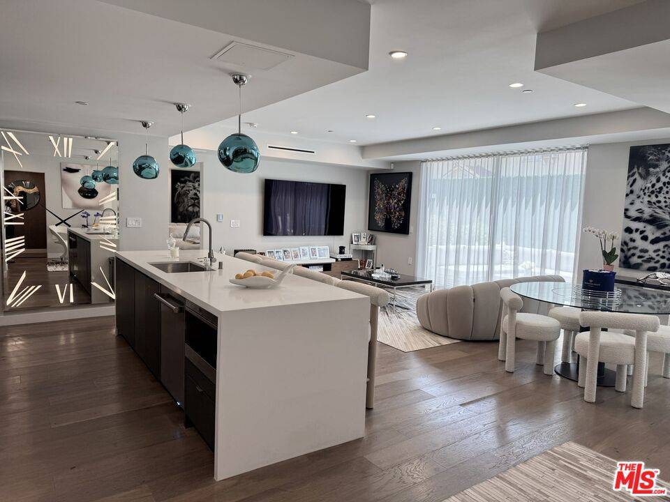 1017 N Croft Ave 2BR Sunset Strip La
