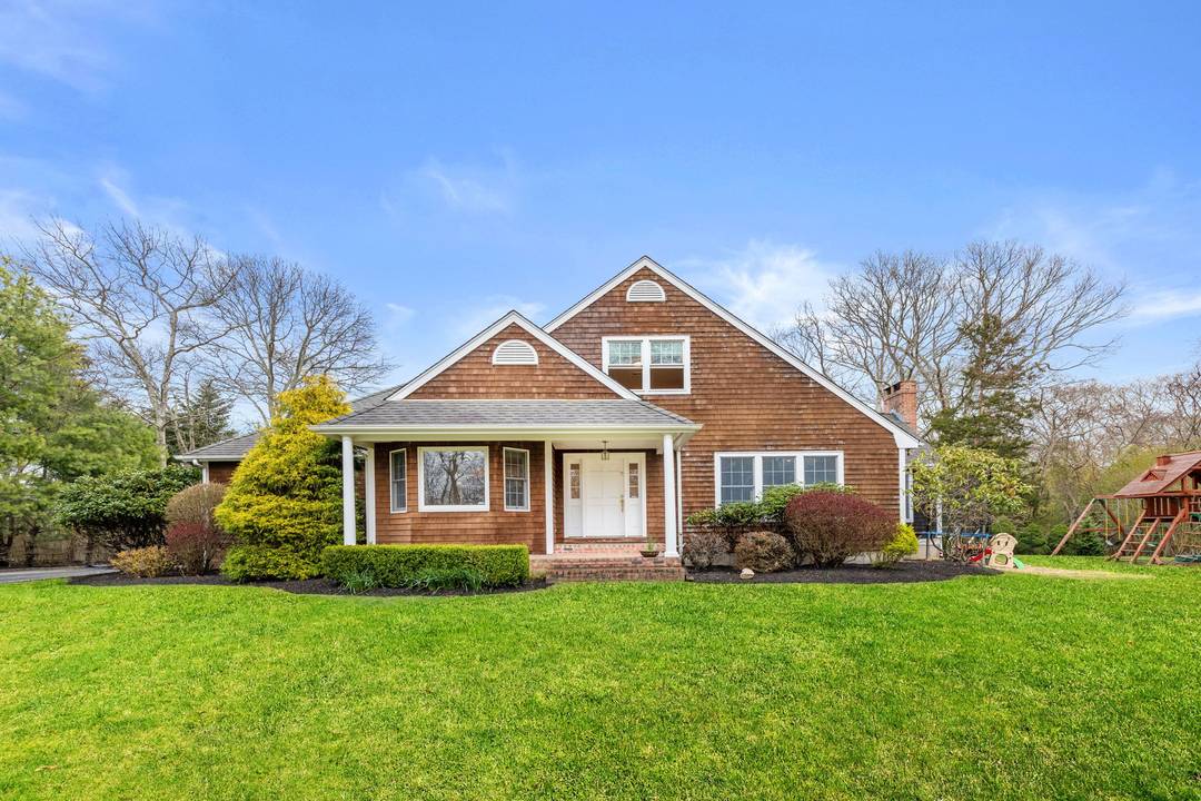 Proven Sag Harbor Rental — Holiday Warmth, Summer Perfection