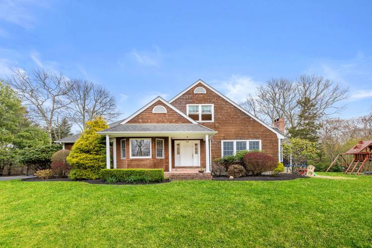 Proven Sag Harbor Rental — Holiday Warmth, Summer Perfection