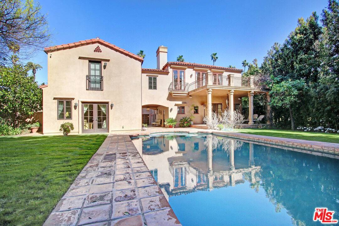 725  N FOOTHILL RD 8BR Beverly Hills Post Office | B.H.P.O. La