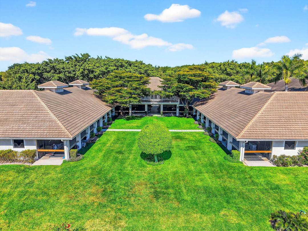 Idyllic and refined, this premier equestrian farm blends luxury, privacy, and top tier performance facilities on one of the most desirable triple lots in Grand Prix Village.