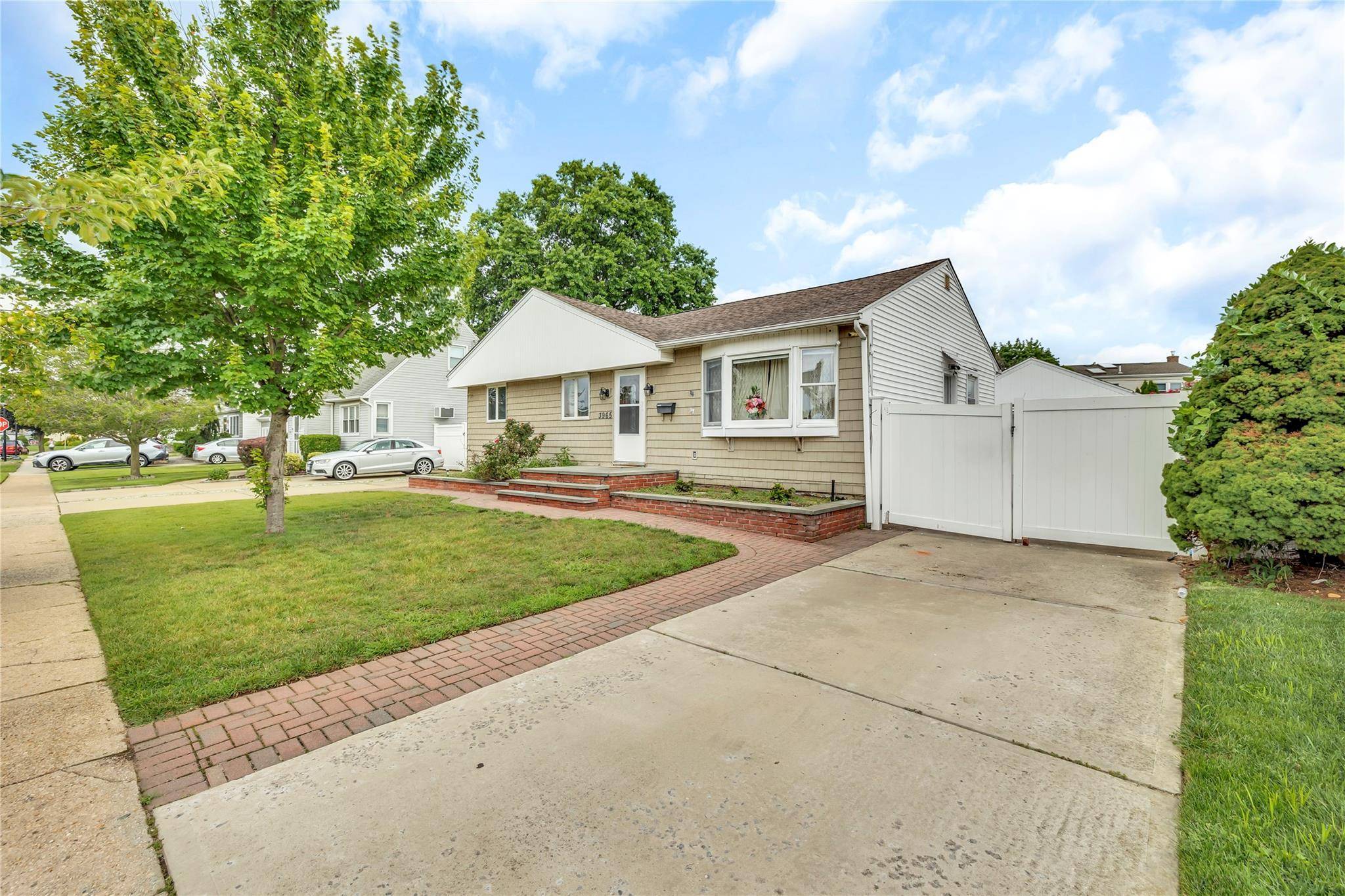 Beautiful Expanded Ranch in Prime Location !