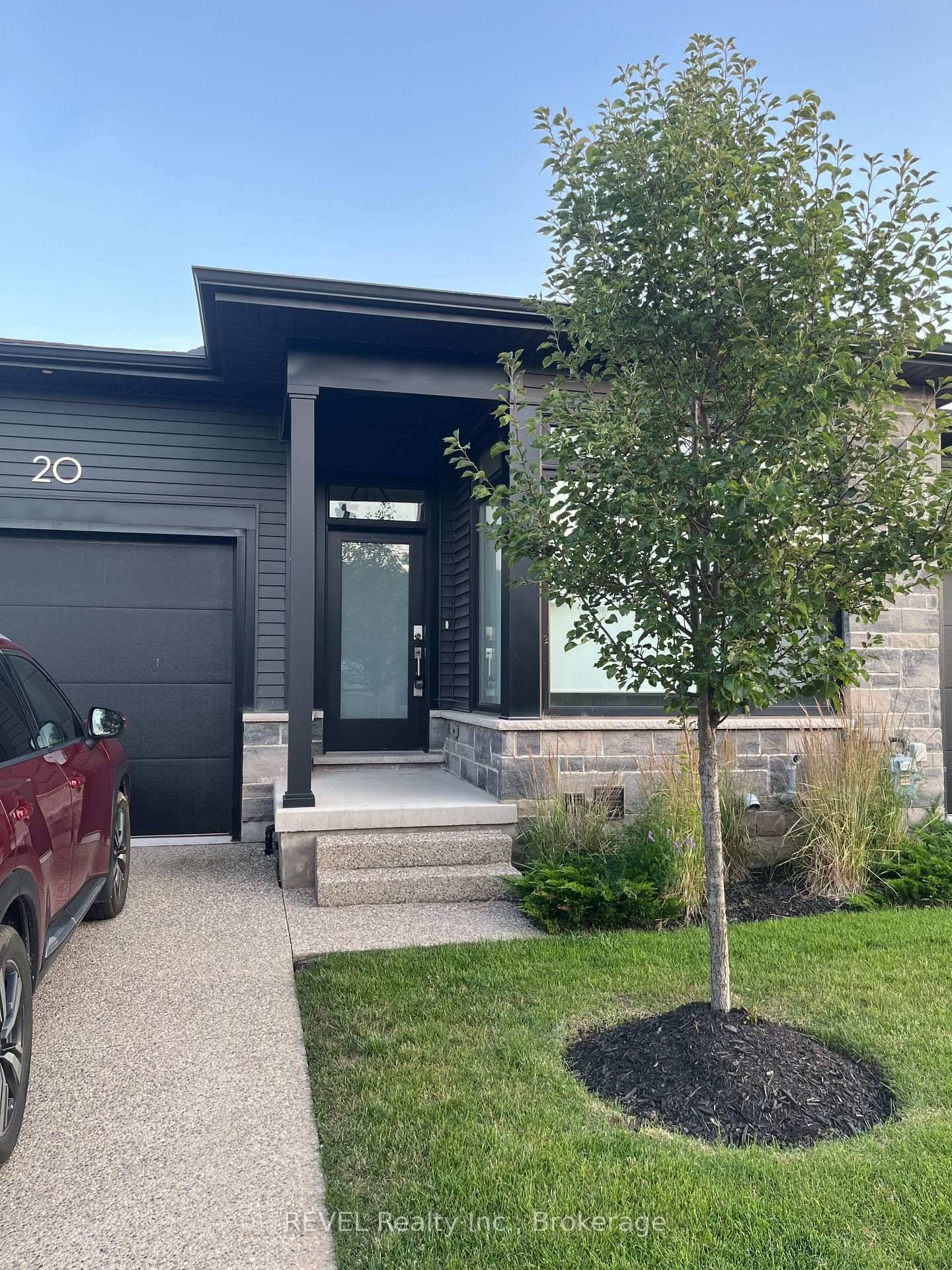 What an amazing opportunity to get into the market with this modern townhouse !