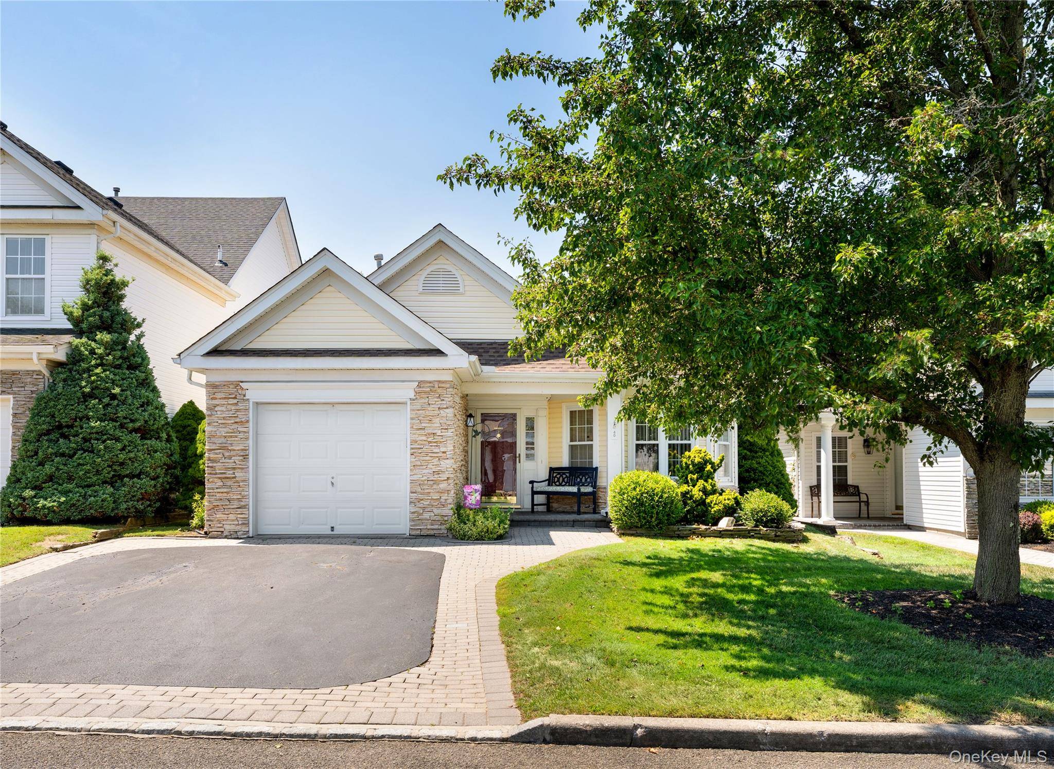 Enjoy Country Club Living at its Best !