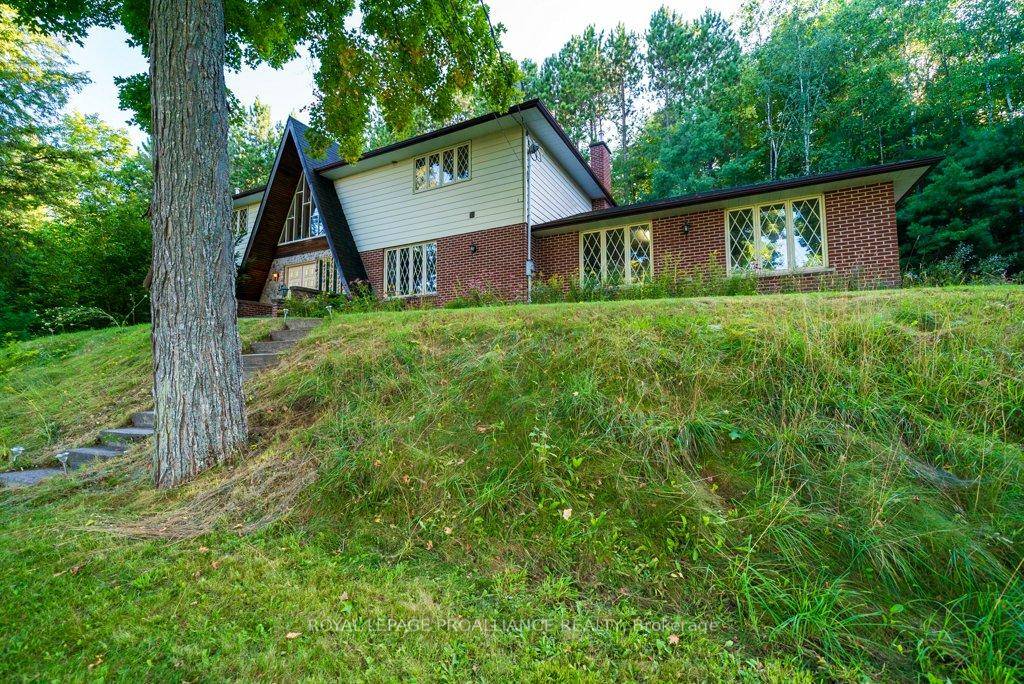 Introducing our classic waterfront recreational home, situated on the breathtaking Mazinaw Lake.
