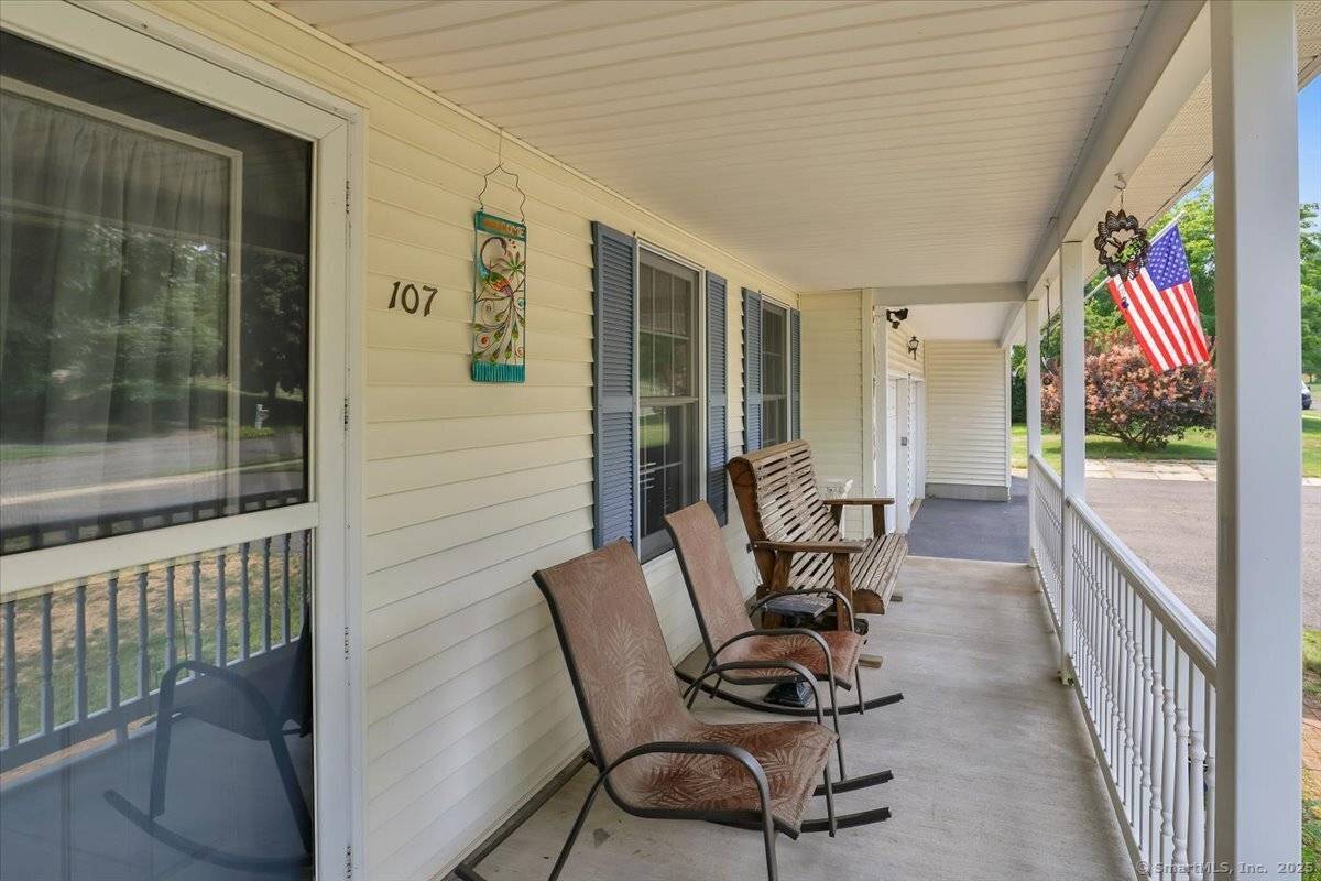 Welcome to this beautifully maintained and generously sized 6 bedroom, 4.
