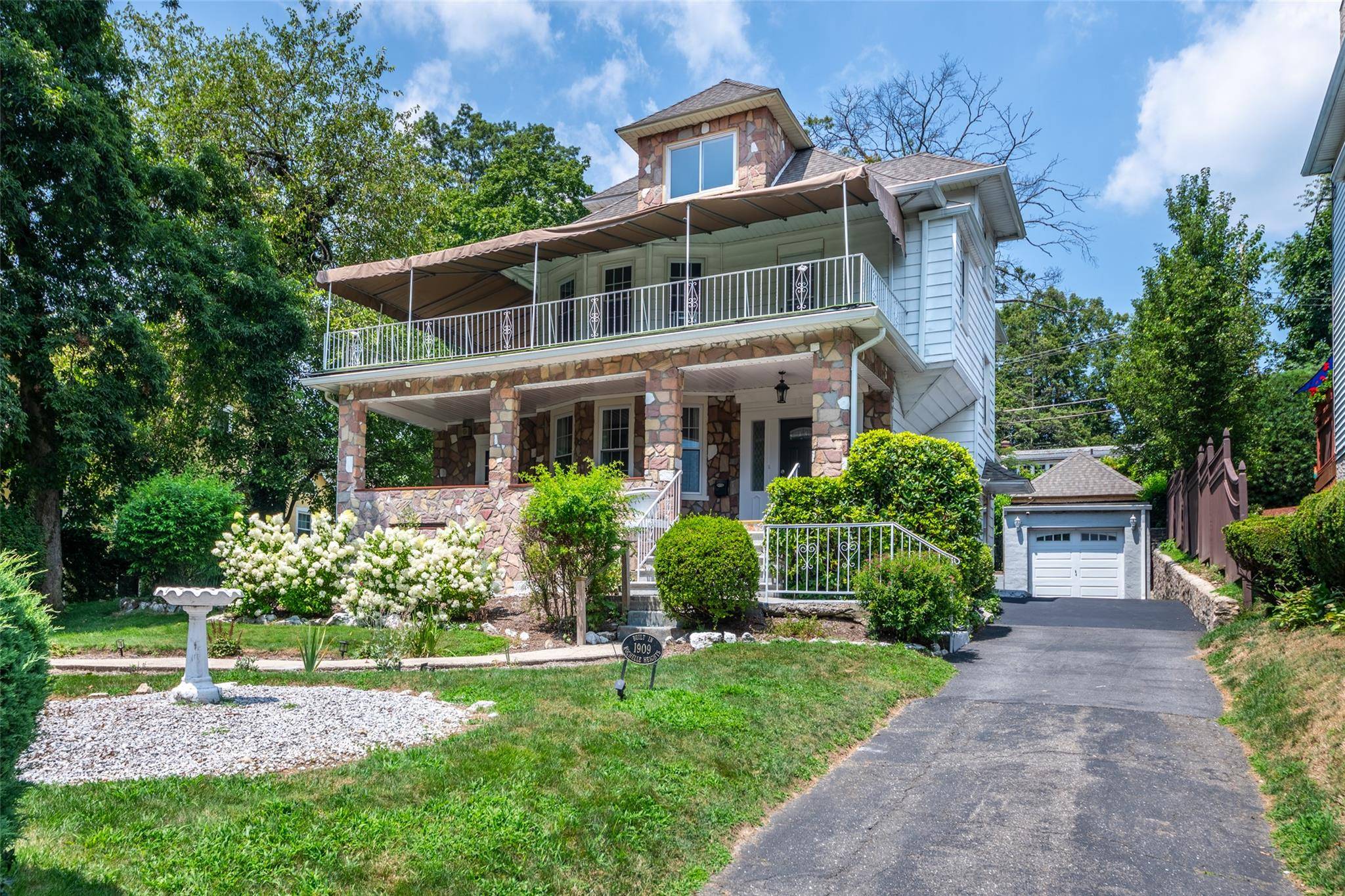 A Rare Blend of Indoor Elegance and Outdoor Serenity.