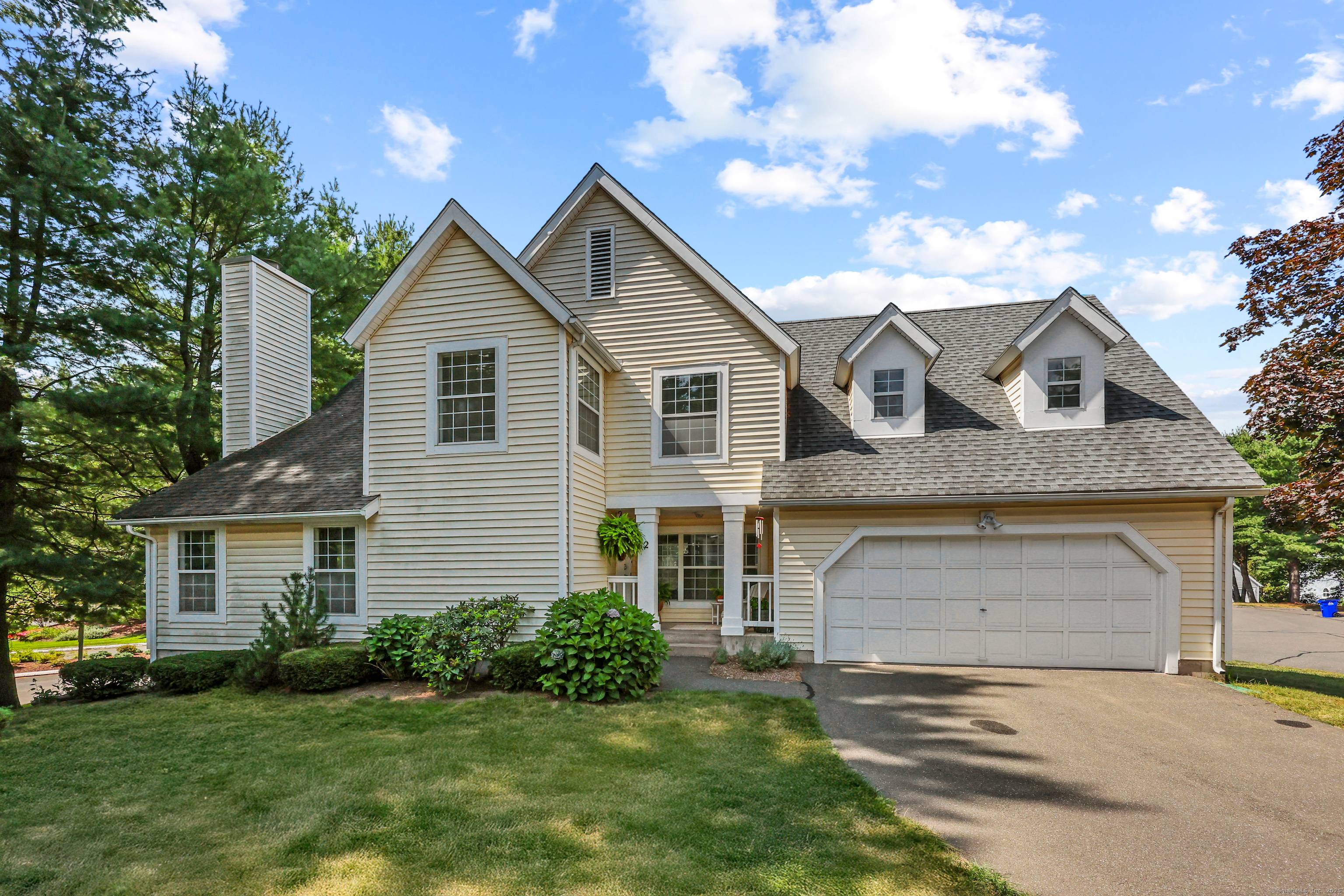 Completely renovated freestanding home in the beautiful Stratton Forest community located near the heart of Simsbury and miles of walking trails.