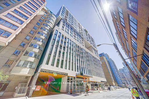 Artist's Alley Three Bedrooms Bright Luxurious Condominium In The Heart Of DT Toronto.