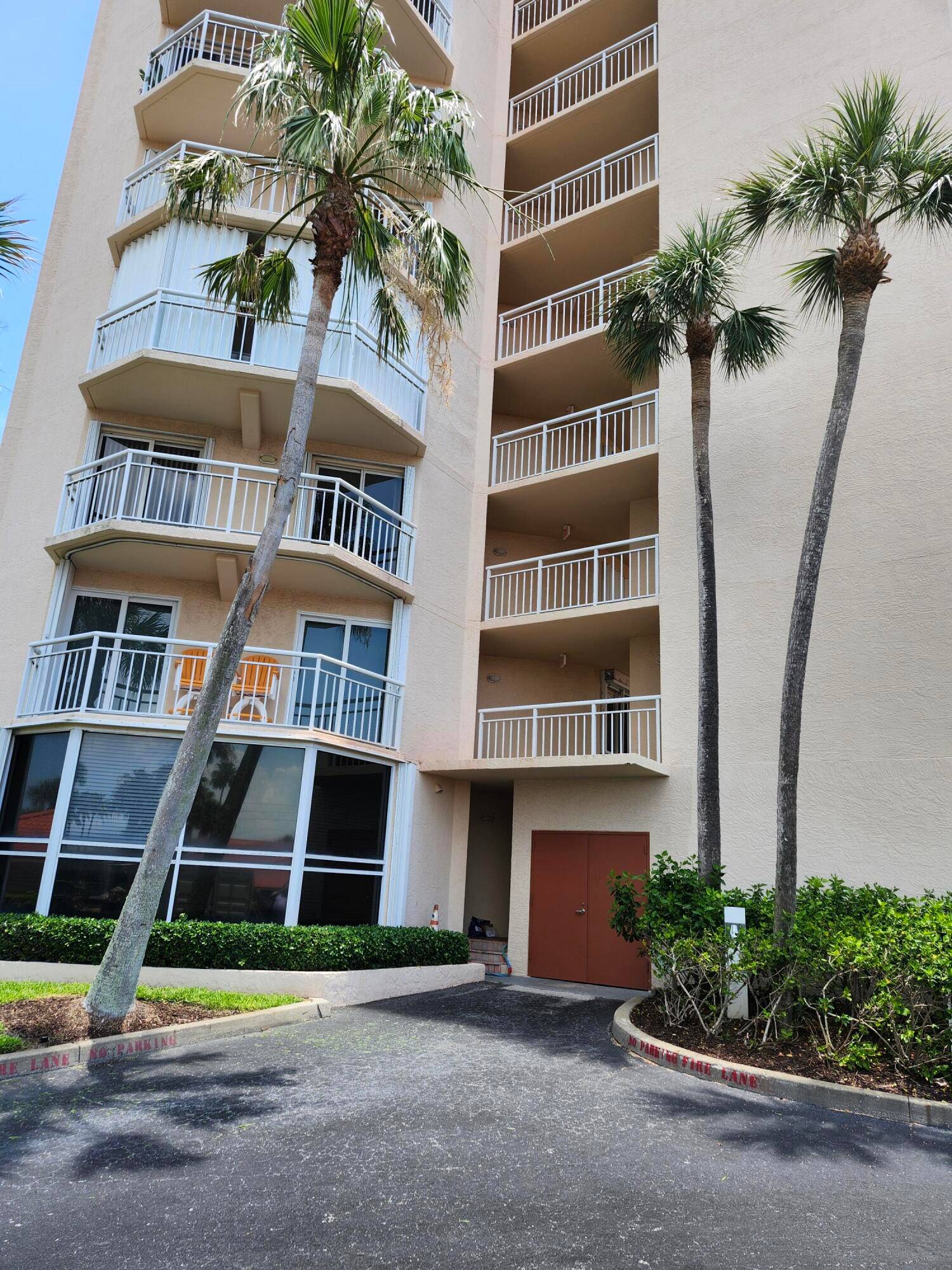 Discover this stunning 2 bedroom, 2 bathroom condo located on Hutchinson Island.