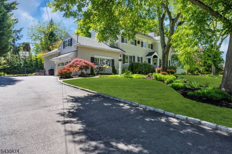 Welcome to Indian Forest, one of Westfield's most sought after Northside neighborhoods.