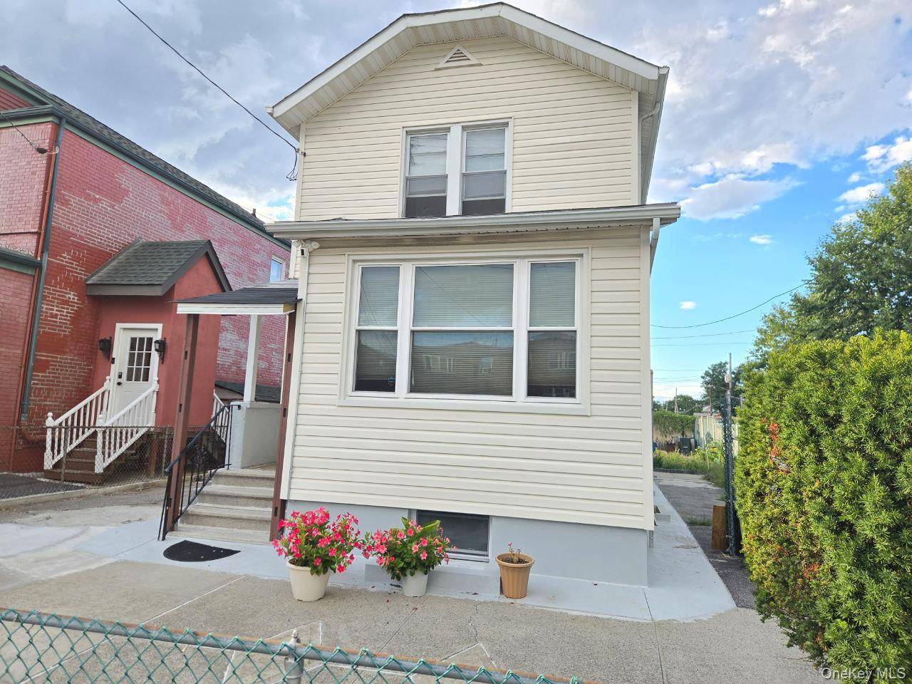Spacious and bright 3 bedroom, 1.
