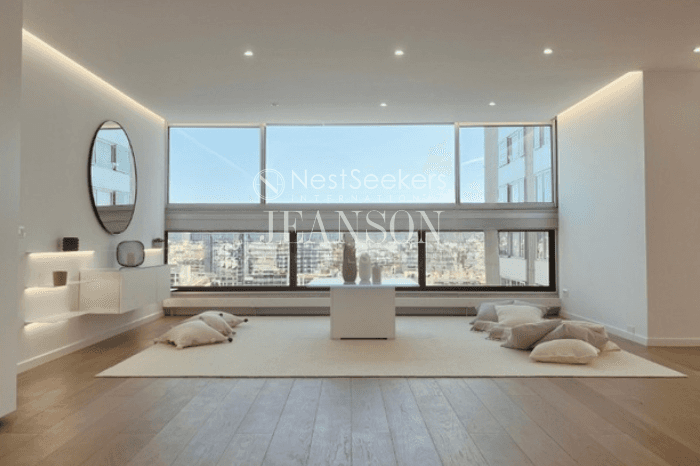 Riverside Elegance at Tour Rive Gauche – Quai de Grenelle, Paris 15th