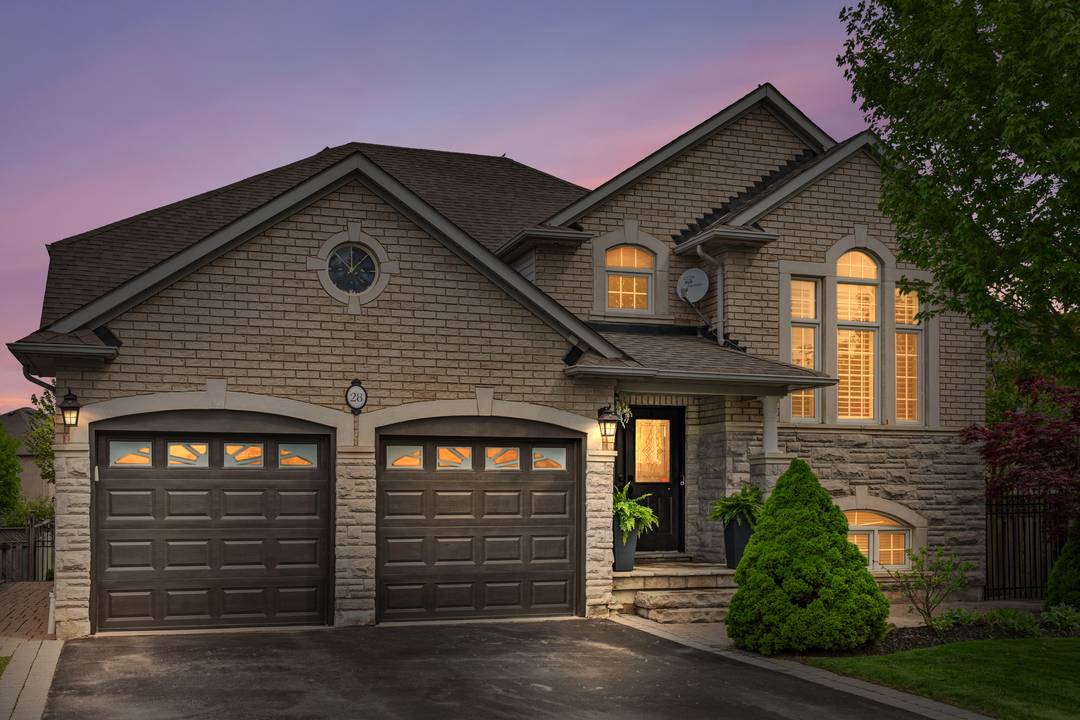 Raised Bungalow In Sought-After Oak Ridges