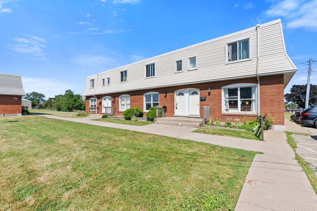 Renovated Condo Townhome