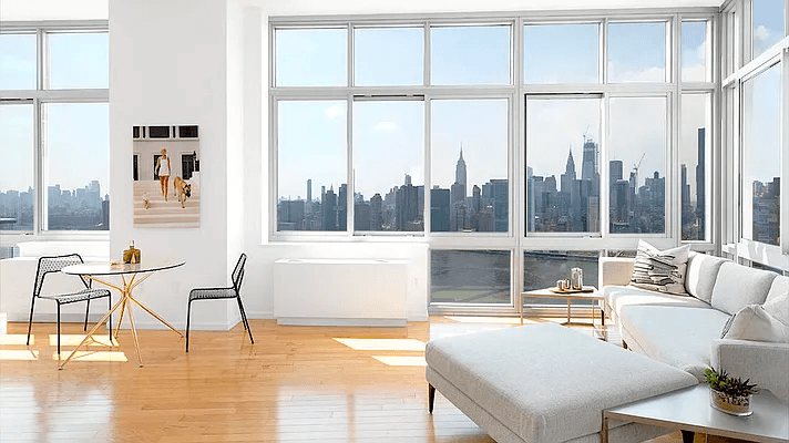 STUNNING CORNER 2 BED/ FLOOR -TO- CEILING WINDOWS/PRIVATE BALCONY EXPERIENCE PANORAMIC VIEWS OF MANHATTAN