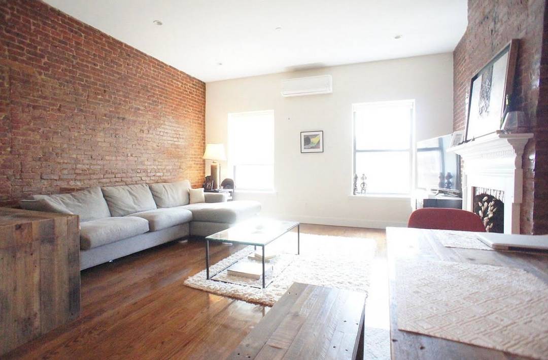 Chic Newly Renovated 2-Bedroom with Private Outdoor Space – A Must-See!