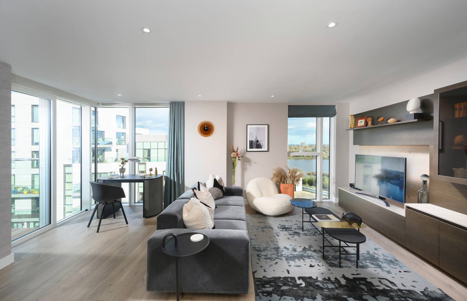 Hidden Oasis, 10 minutes from Central London -  Luxury 3-Bedroom Penthouse in a Stunning New Development Surrounded by Nature - Seventeenth Floor - Reservoirs and Park Views