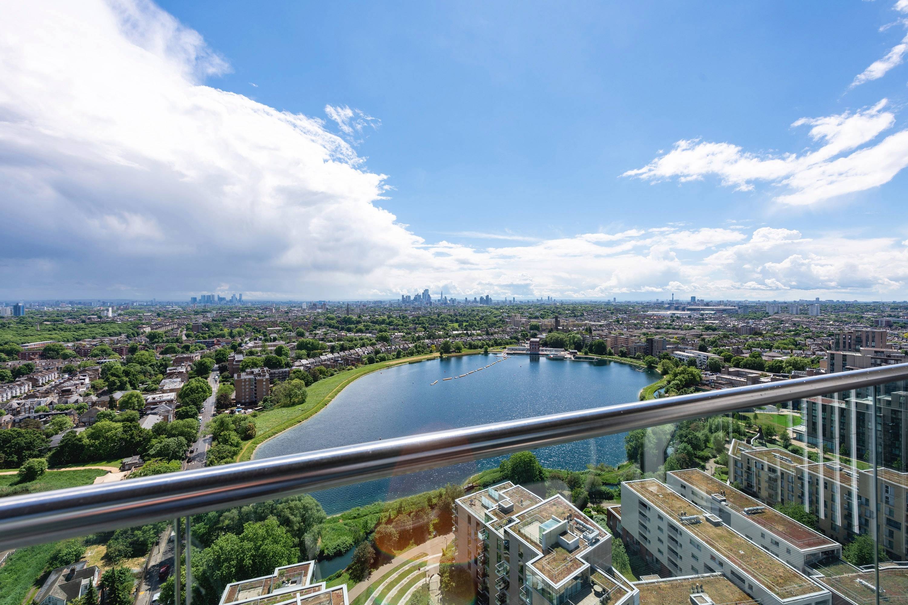 Hidden Oasis, 10 minutes from Central London -  Luxury 3-Bedroom Penthouse in a Stunning New Development Surrounded by Nature - Eighteenth Floor - Reservoirs and Park Views
