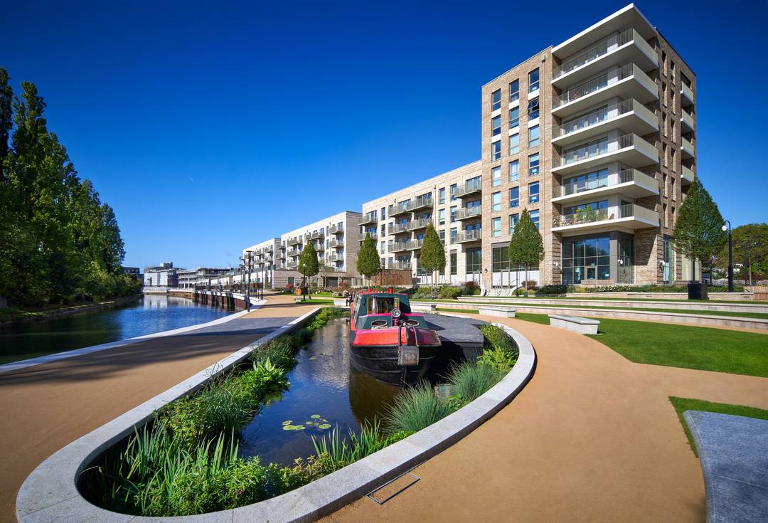 Peninsula House I Grand Union – Three Bedroom Fifth Floor Apartment with Two Balconies and Canal/River Views