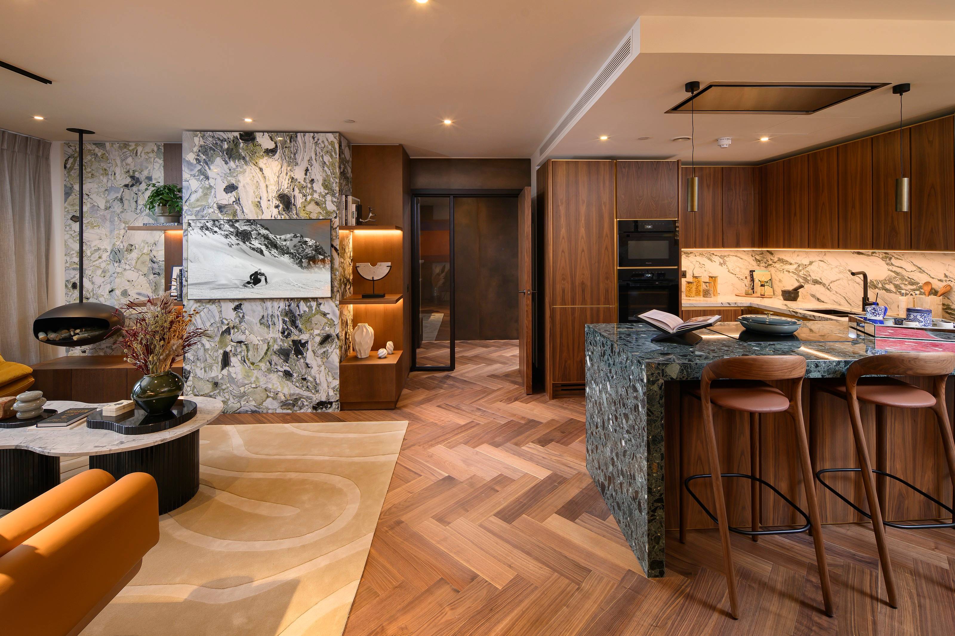 Kingfisher Court | Jade Wharf | London Dock – Three Bedroom Fourteenth Floor Apartment with Two Balconies