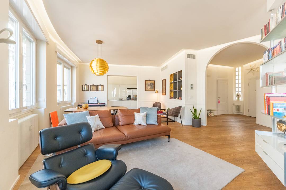 Completely renovated apartment in Turati, Milan
