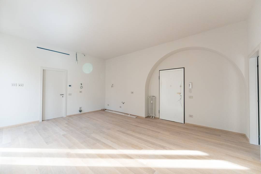 Elegant Renovated Two-Bedroom Apartment in Via Venini, Milan