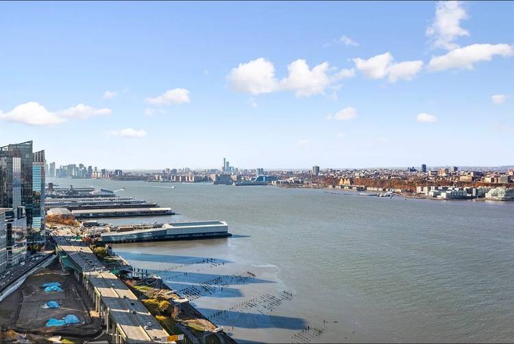 Exceptional Full-Service Condo Rental with Breathtaking River & Skyline Views