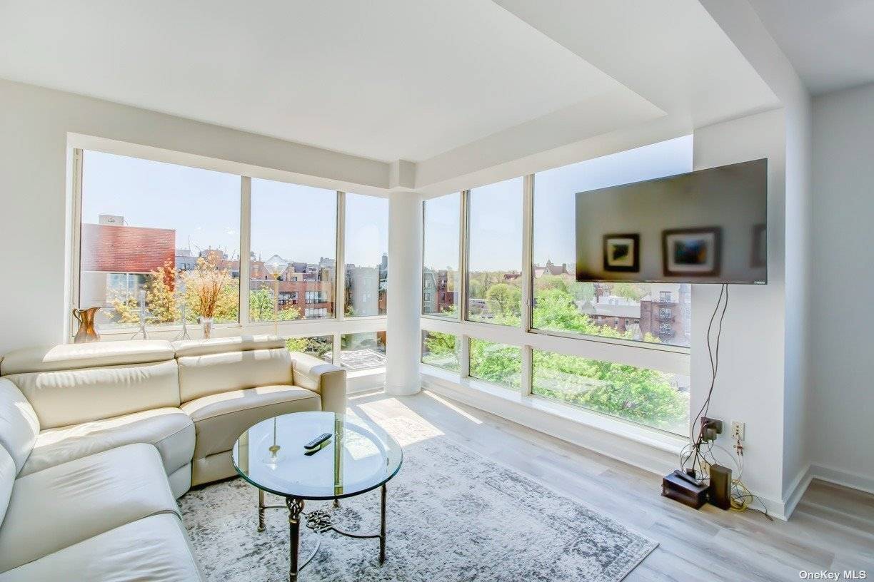 2 Bedrooms At The WINDSOR OF FOREST HILLS