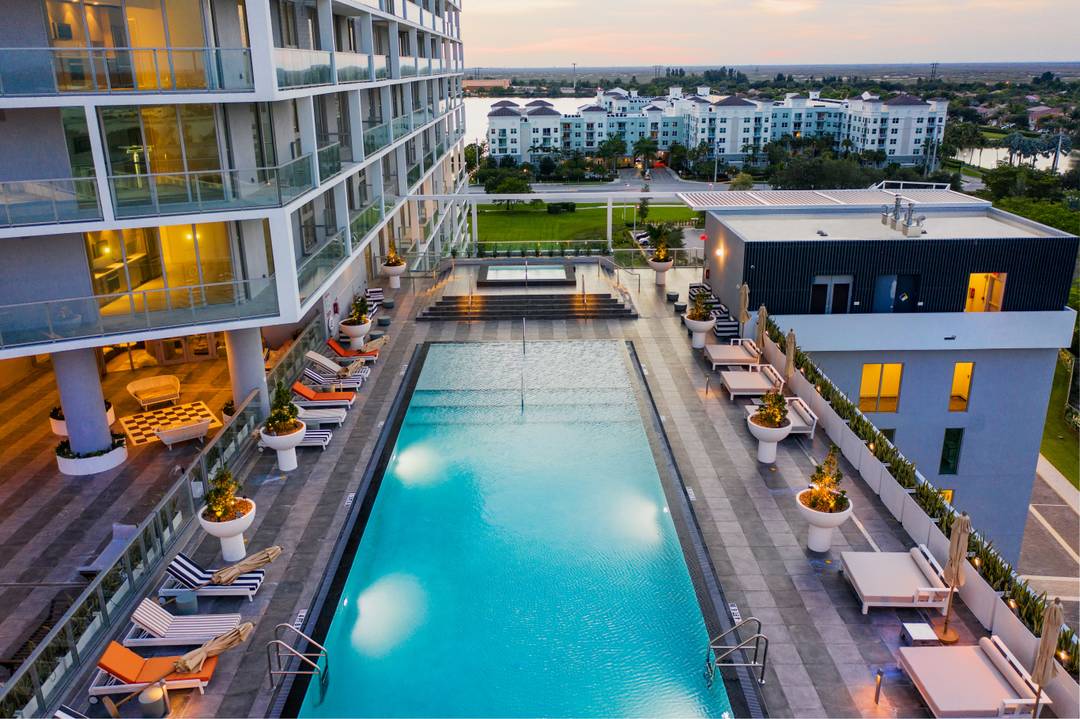 Sunrise’s Finest Residences: Where Luxury Meets Convenience I 1Bedroom +Den, 1Bathroom I 953 Sq Ft I $ 546K