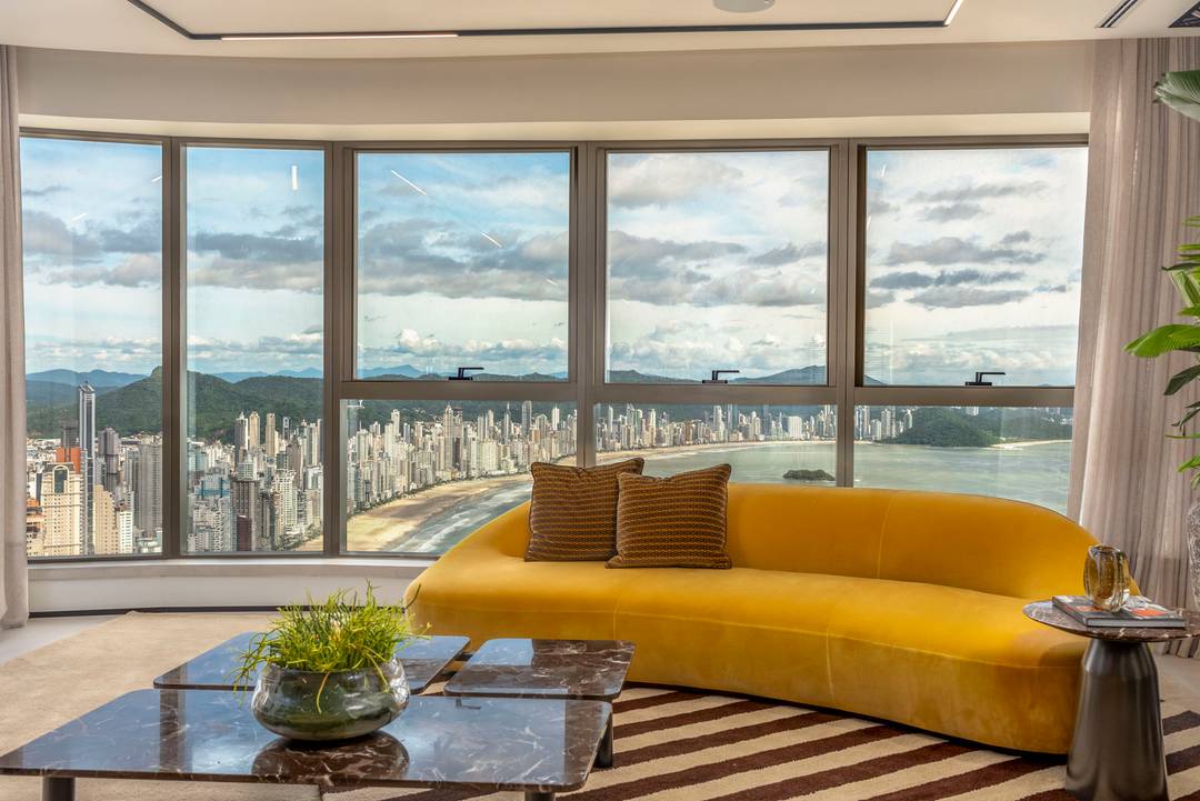 Exquisitely Furnished & Decorated Luxury Residence at Yachthouse by Pininfarina on 69th Floor in Balneário Camboriú