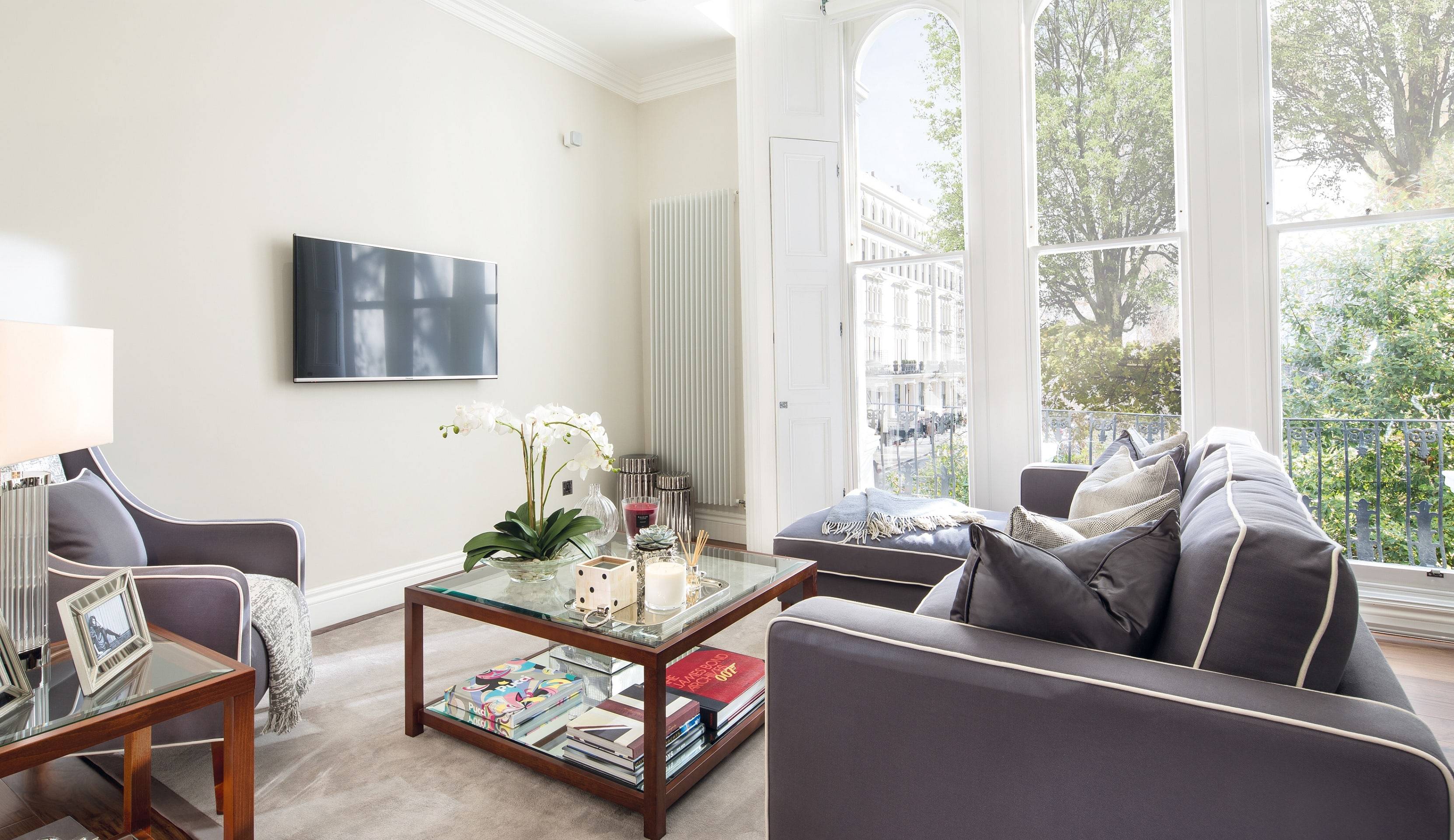 Overlooking the tranquil Kensington Gardens Square, the Grade II listed Garden House offers a rare collection of one, two and three bedroom apartments. Garden House is in a fantastic zone 1 location and is just minutes away from Hyde Park.