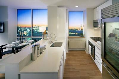 Midtown West 2 Bedroom / 2 Bathroom. Sunny & Bright. Swimming Pool, Tennis Court, Sundeck and more!