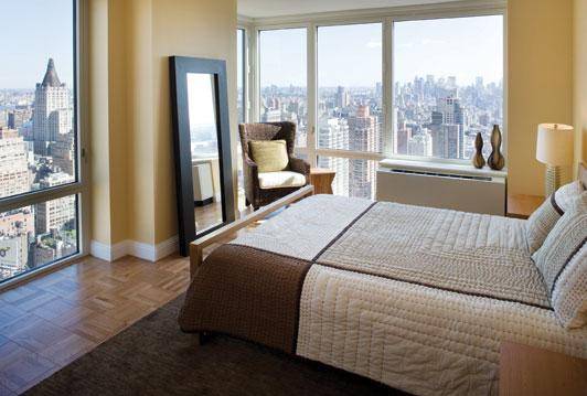 Environmentally Friendly Luxury Hi-Rise One Bedroom in Midtown Location Concierge Level, Parking Garage, Fitness gym!