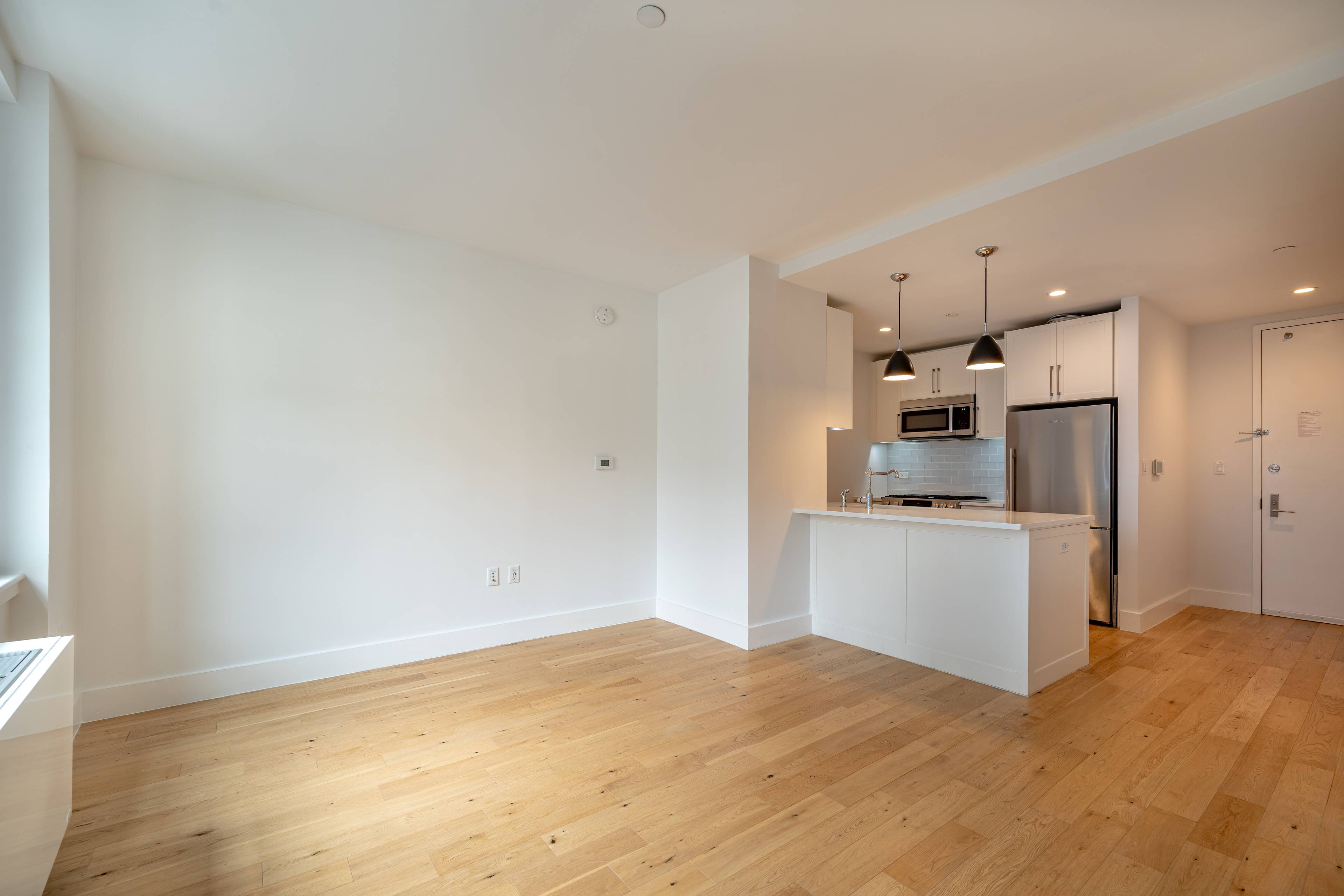 Elegant 1 bed/1bath/large balcony in LIC, W/D in the unit