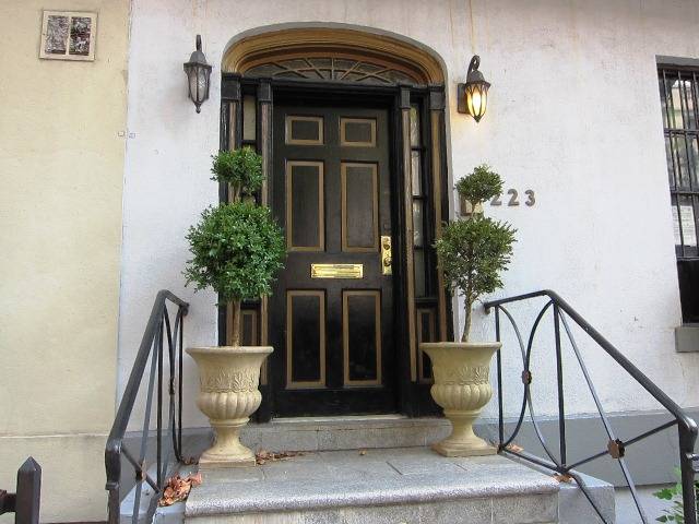 STYLISH TOWNHOUSE ON LANDMARKED EAST 60'S BLOCK!