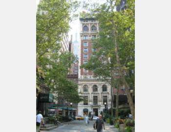 Mansion designed by Andrew Carnegie -  Bryant Park/Fifth Ave Views - Fifth Ave Shopping at your Doorstep