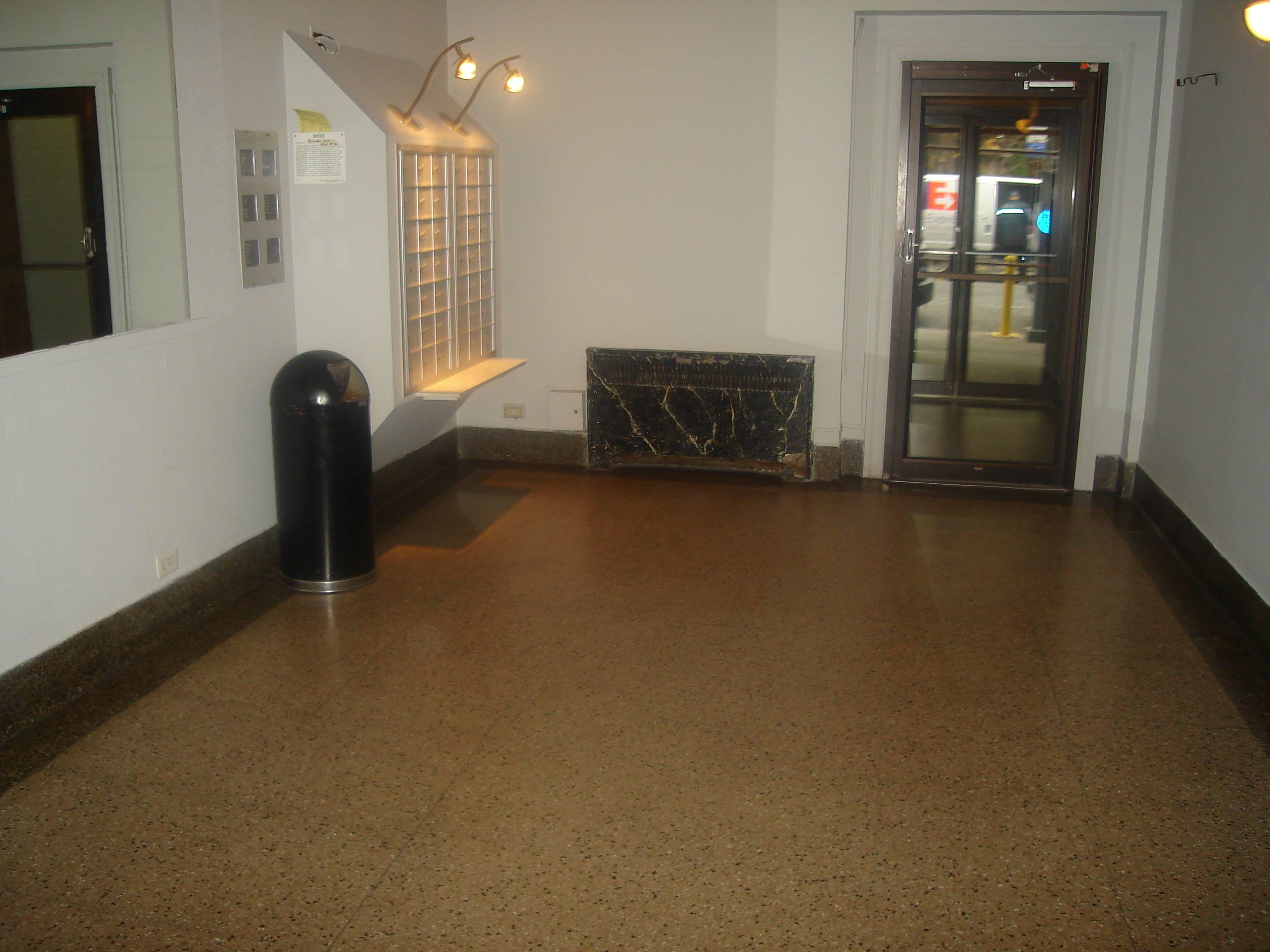 CONVENIENT MIDTOWN EAST ONE BEDROOM  APARTMENT