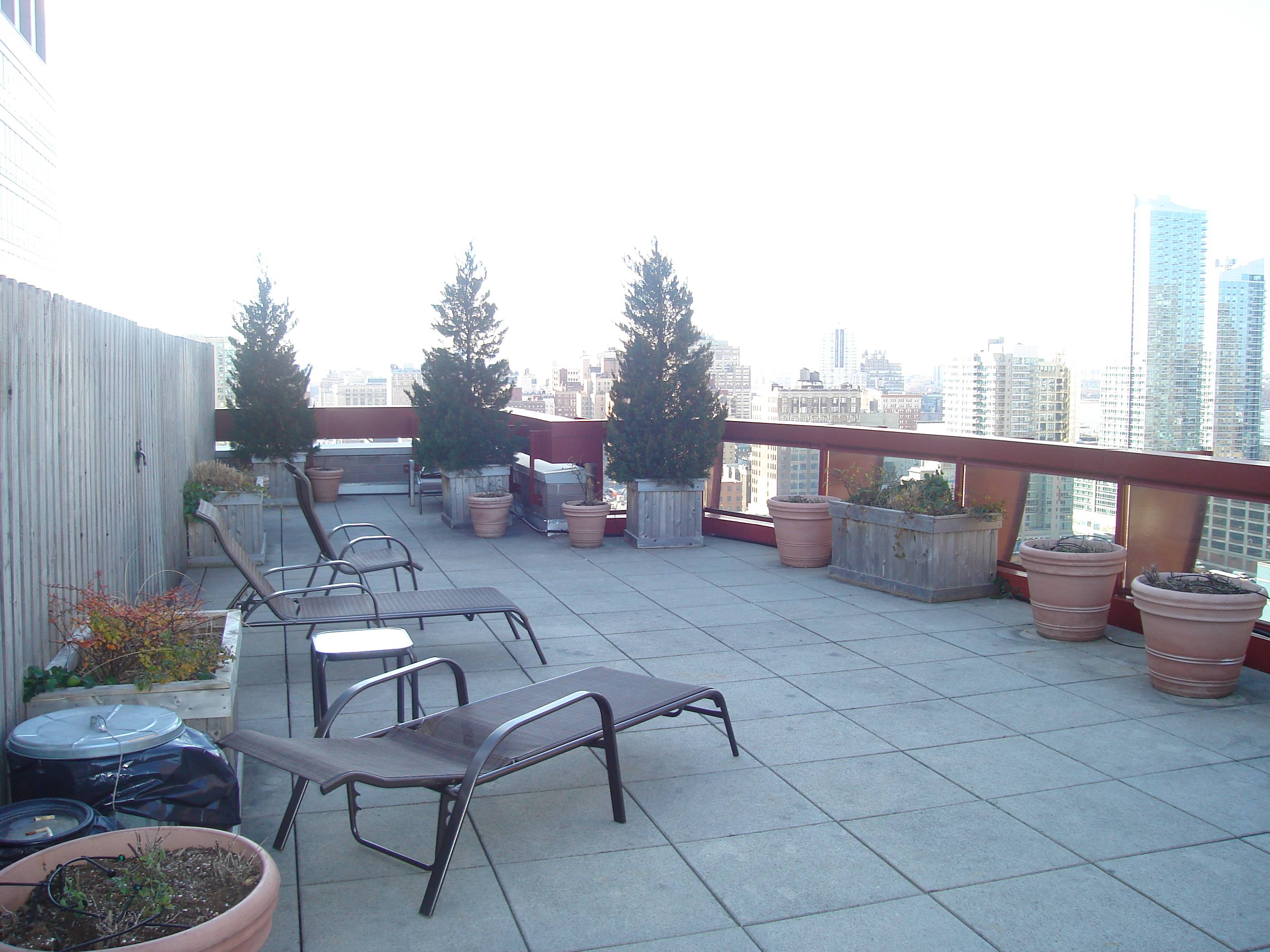 MIDTOWN WEST STUDIO