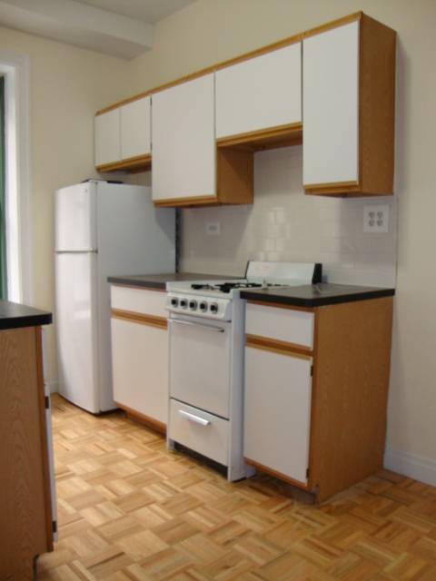 GREAT VALUE 1 Bedroom on the Upper East Side!! WOW!! Laundry~PETS OK~Super~Package Room~RENOVATED!! Call or Email NOW!!