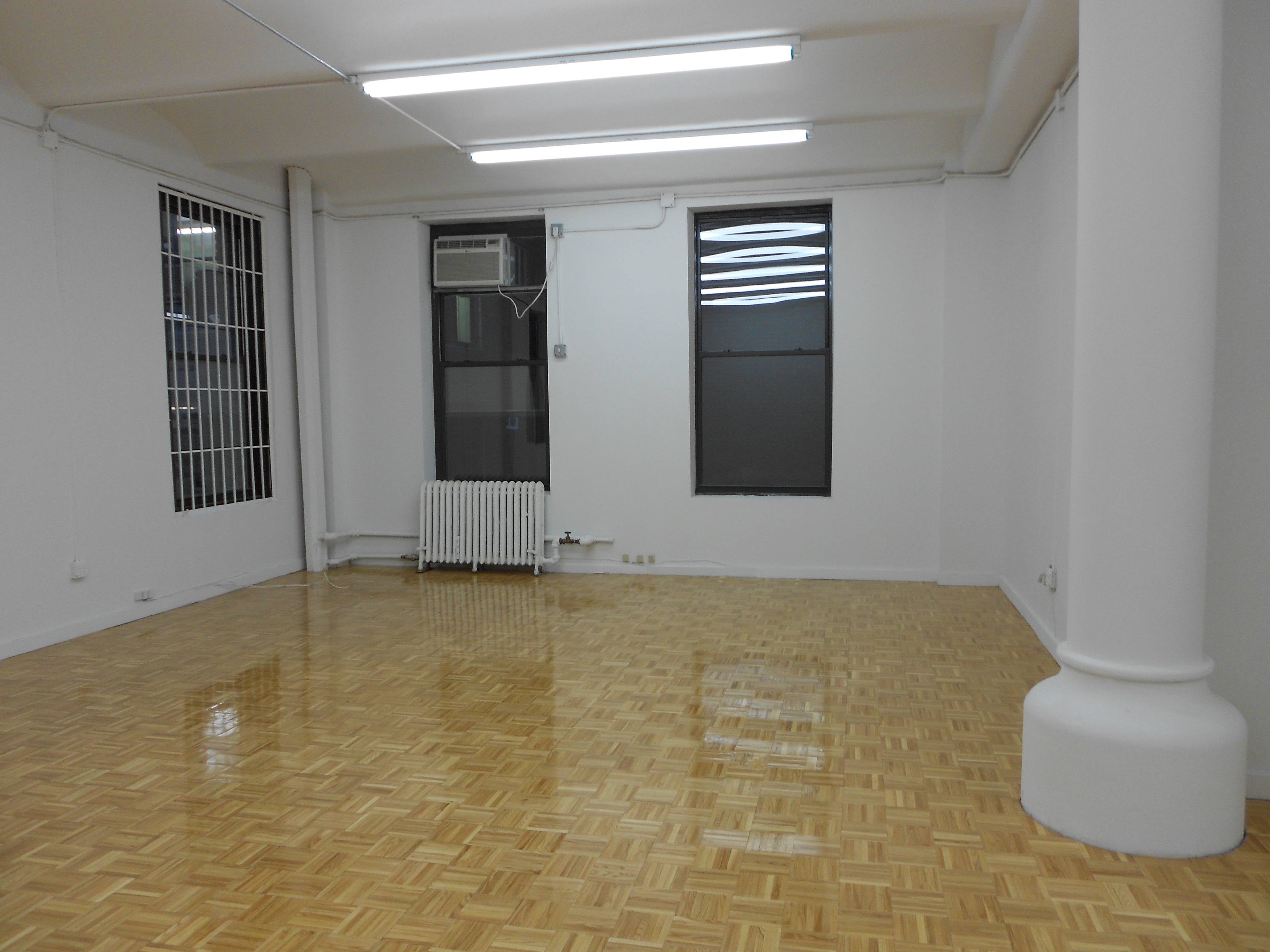 497 sqft Office at an EXCELLENT LOCATION in the Fashion District!***