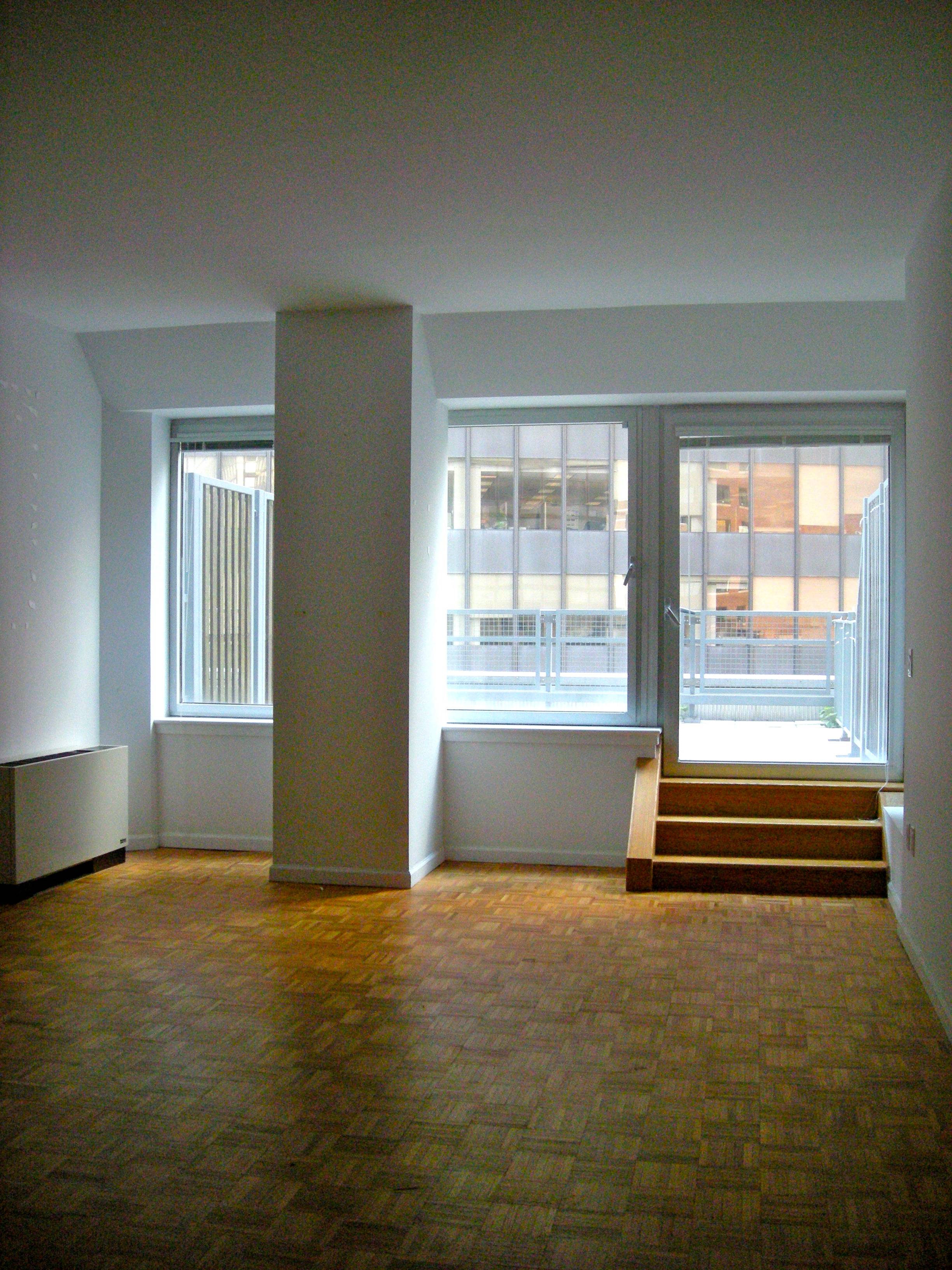 Spacious Financial District Studio with your own Terrace! 
