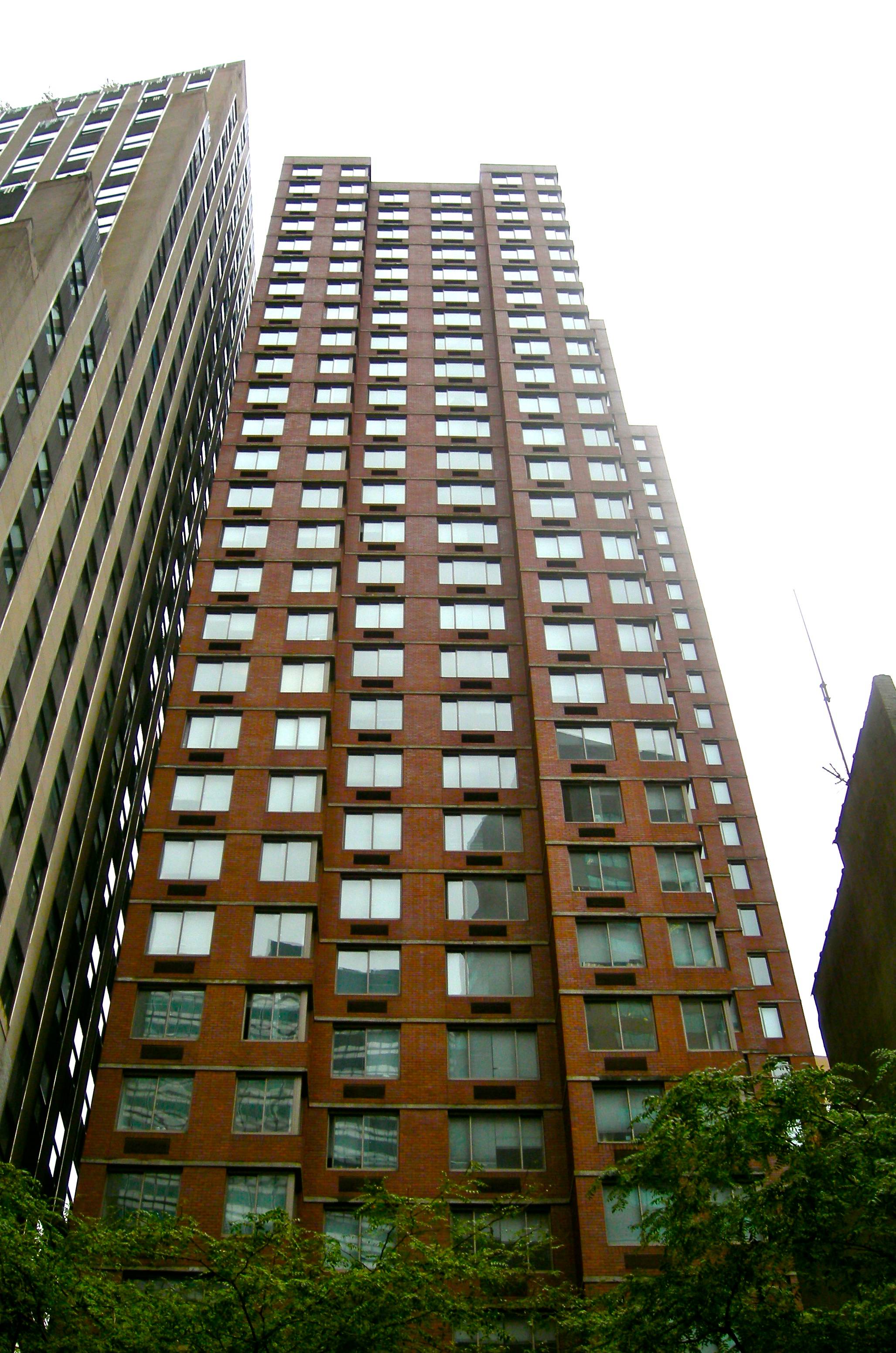 FIDI 2 BEDRM WITH 2 MONTHS FREE RENT!