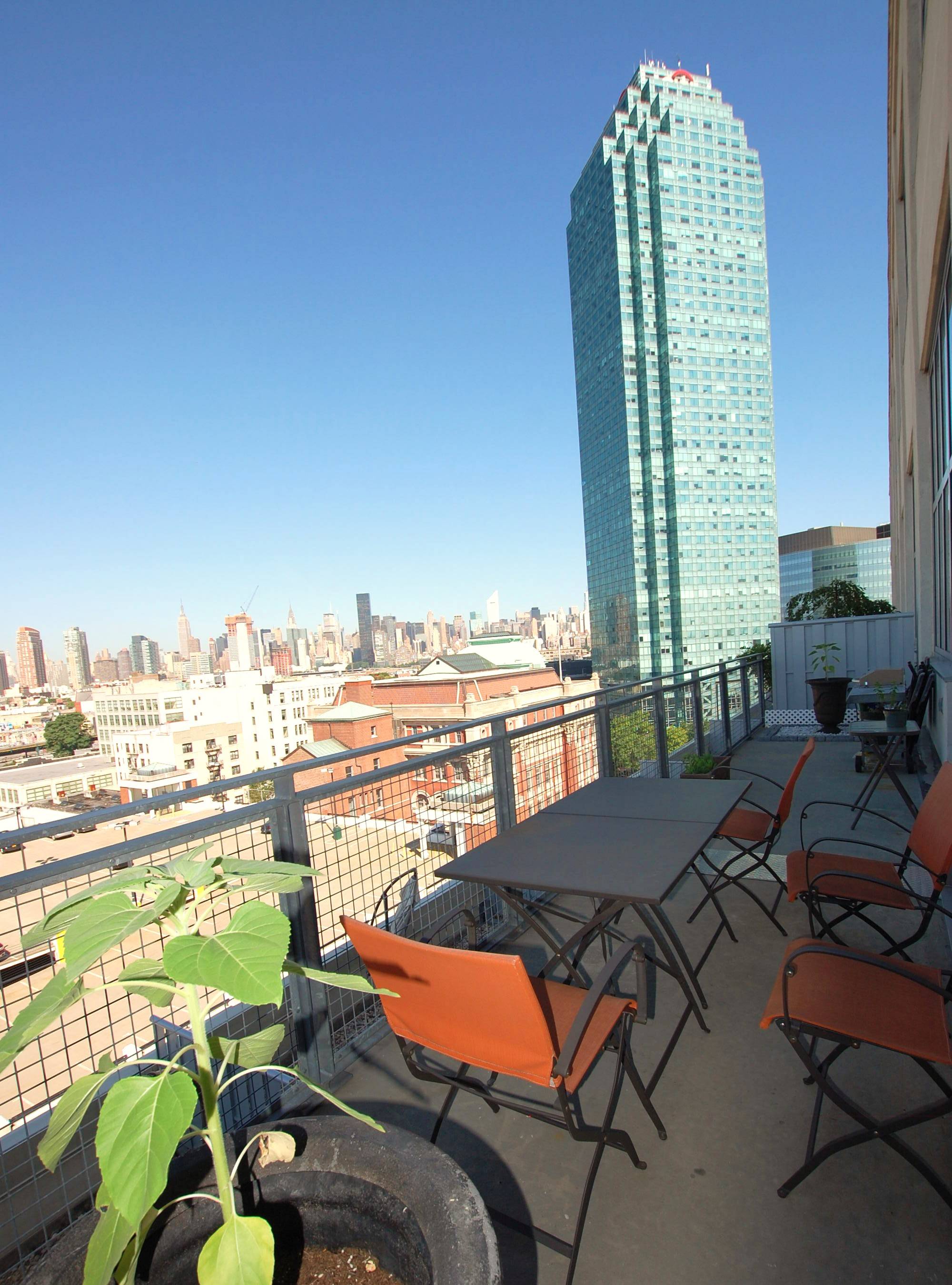 ARRIS LOFTS - CONV 2 BED LOFT WITH TERRACE - WEST VIEWS - BEST SELLER INCENTIVES! CALL TO FIND OUT