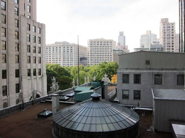 SEE THE LEAVES CHANGE IN MADISON SQUARE PARK! STUNNING ONE BED BEAUTY!