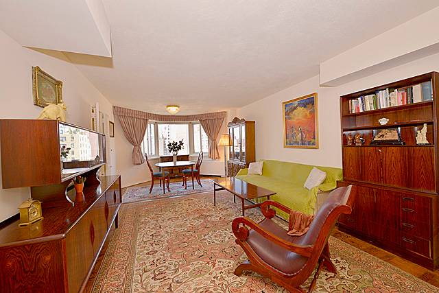 HIGH FLOOR ONE BEDROOM APARTMENT ON UPPER EAST SIDE 
