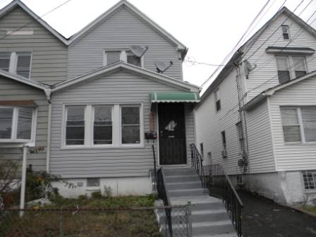 GREAT STARTER HOME FOR FAMILY!!! 3 FULL BEDS - 3 FULL BATHS - PRIVATE BACKYARD + MORE!!!