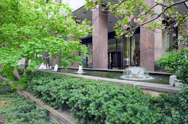 SOPHISTICATED 2 BR/2BATH IN LUXURIOUS  HIGH CLASS BUILDING!  MOST DESIRABLE UPPER EAST SIDE NEIGHBORHOOD!!!