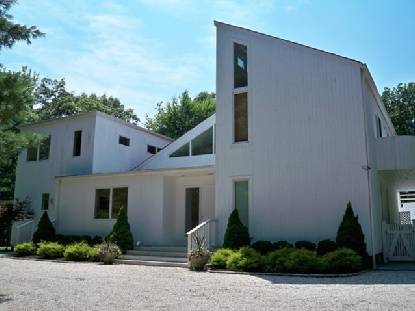 4 BEDROOM CONTEMPORARY IN EAST HAMPTON