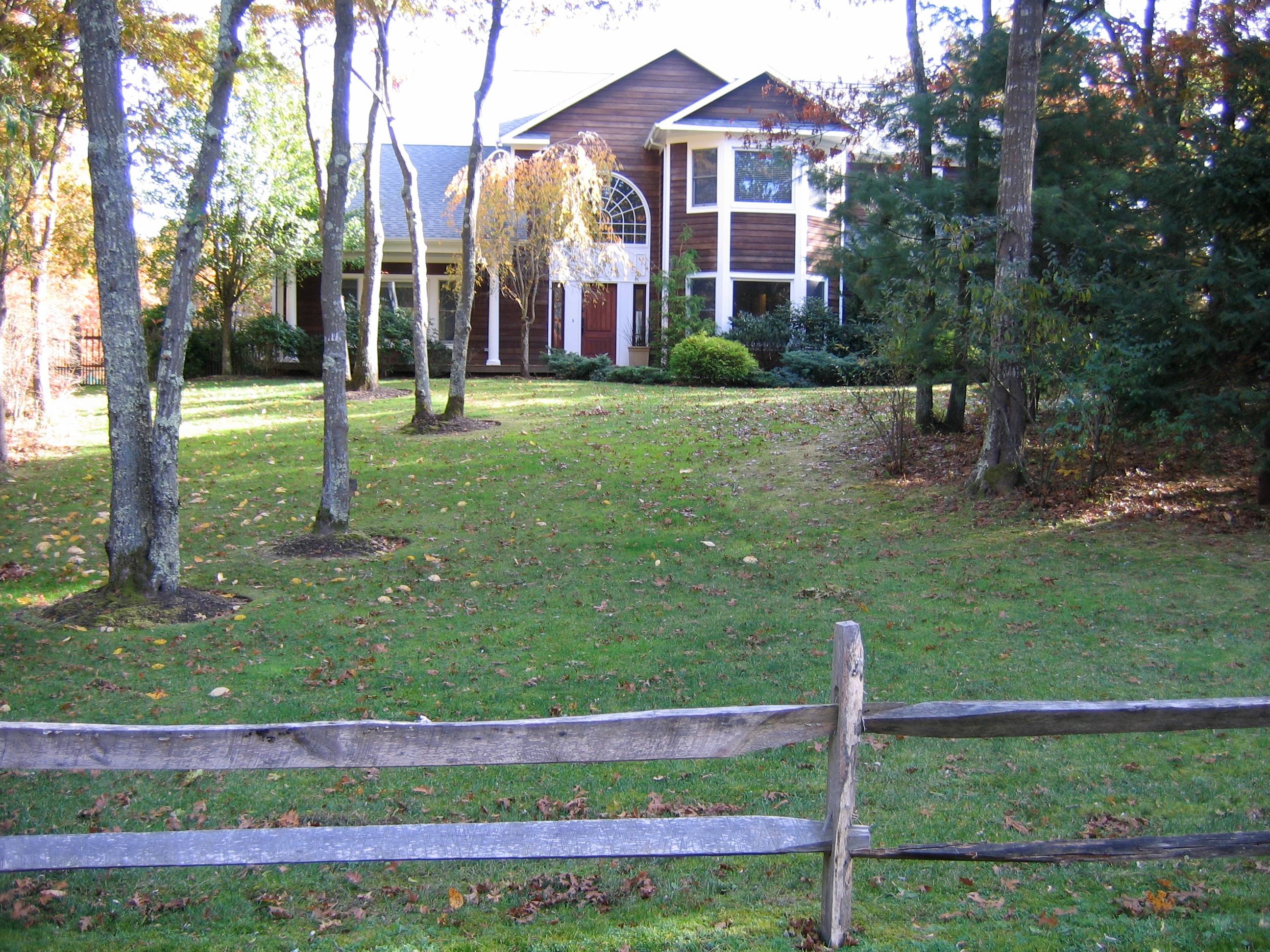 LOVELY SUMMER RENTAL WITH TENNIS ON PRIVATE LANE IN SOUTHAMPTON